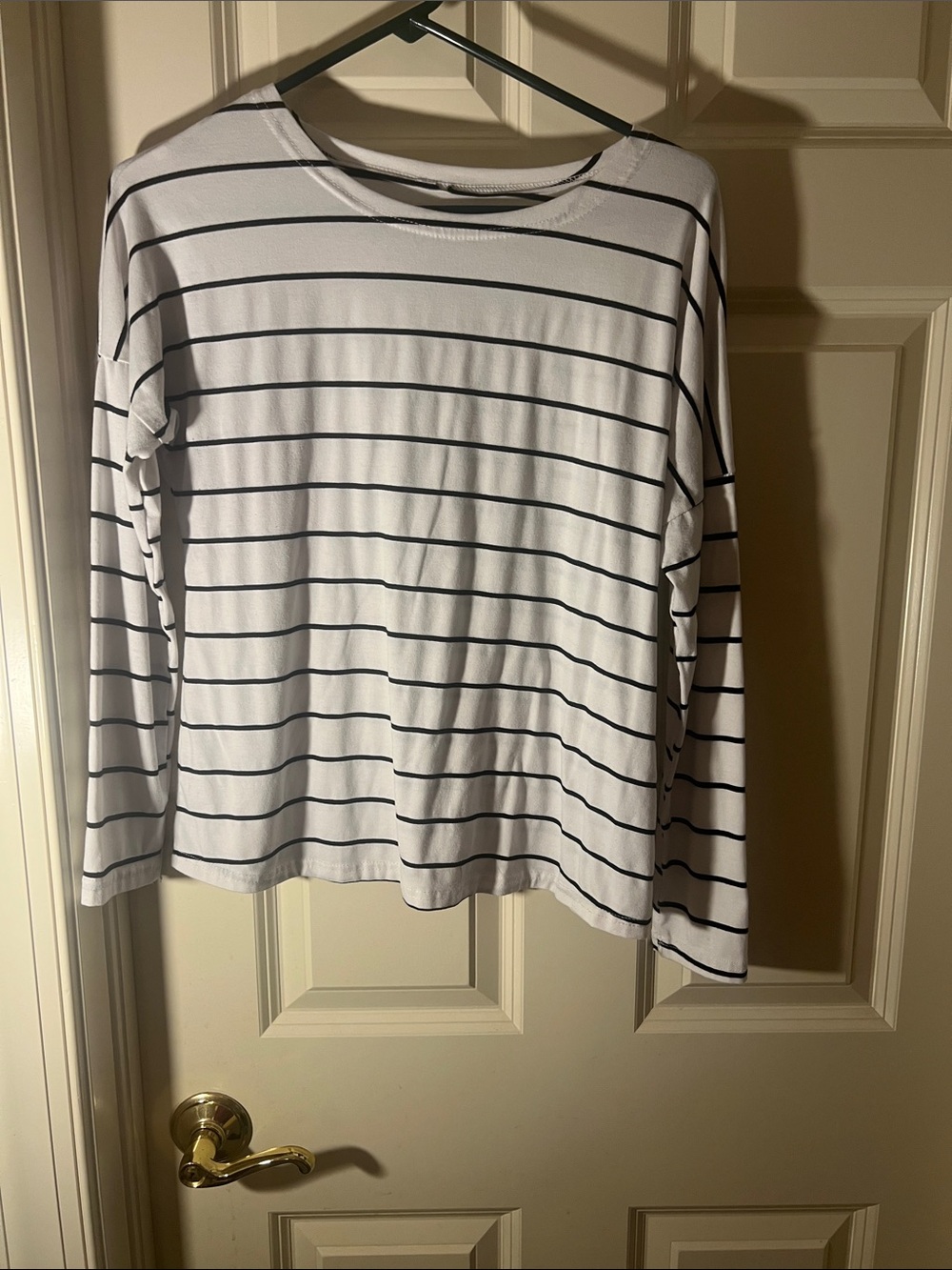 Men's White Long-Sleeve Stripe Crewneck Shirt